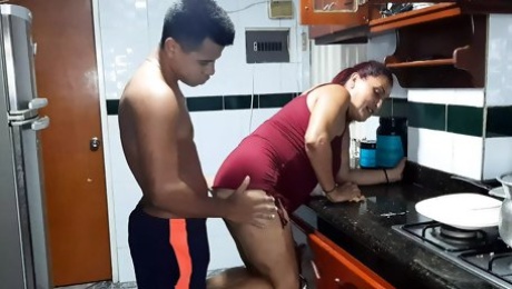 I finger this sexy milf's delicious pussy in the kitchen